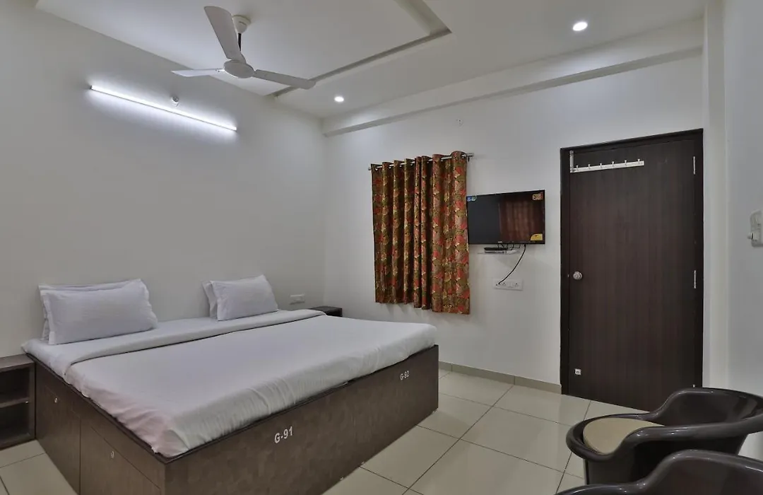 Spot On 38154 Shakti Hostel & Hotel-1
